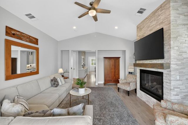 723 Oliver Ct, Folsom, CA 95630