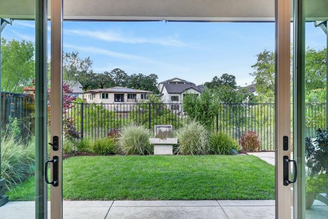 723 Oliver Ct, Folsom, CA 95630