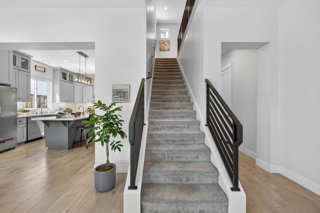 723 Oliver Ct, Folsom, CA 95630