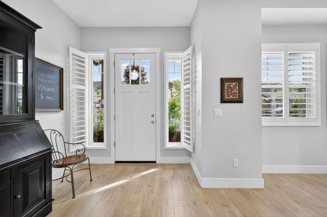 723 Oliver Ct, Folsom, CA 95630