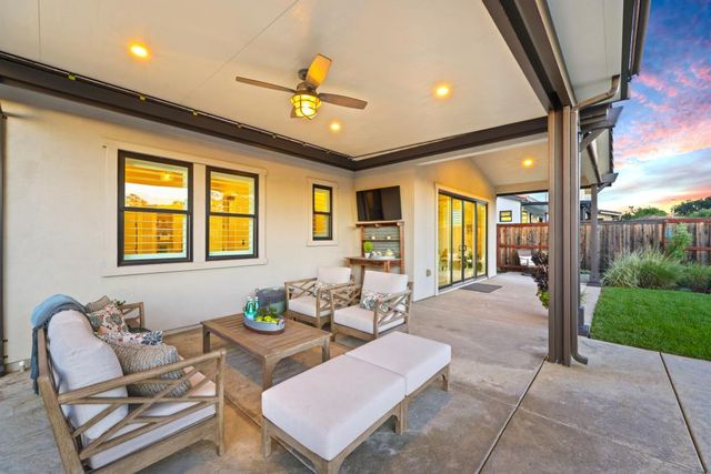 723 Oliver Ct, Folsom, CA 95630