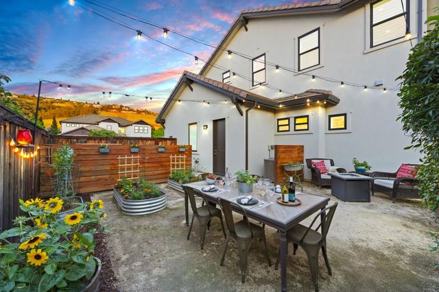 723 Oliver Ct, Folsom, CA 95630