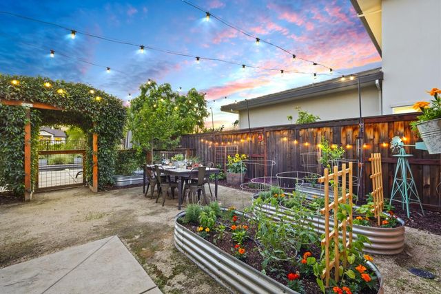 723 Oliver Ct, Folsom, CA 95630