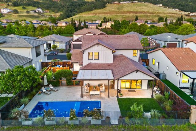 723 Oliver Ct, Folsom, CA 95630