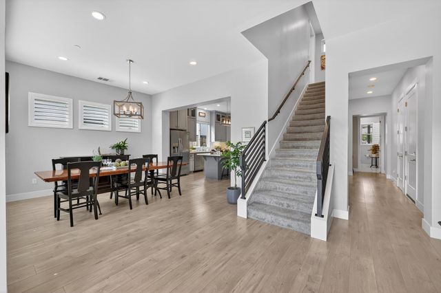 723 Oliver Ct, Folsom, CA 95630