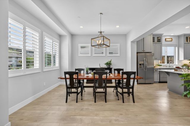 723 Oliver Ct, Folsom, CA 95630