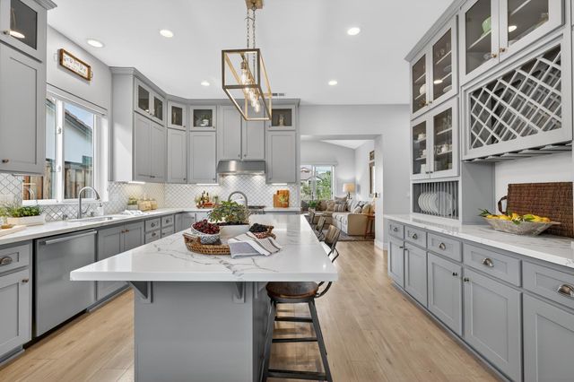 723 Oliver Ct, Folsom, CA 95630