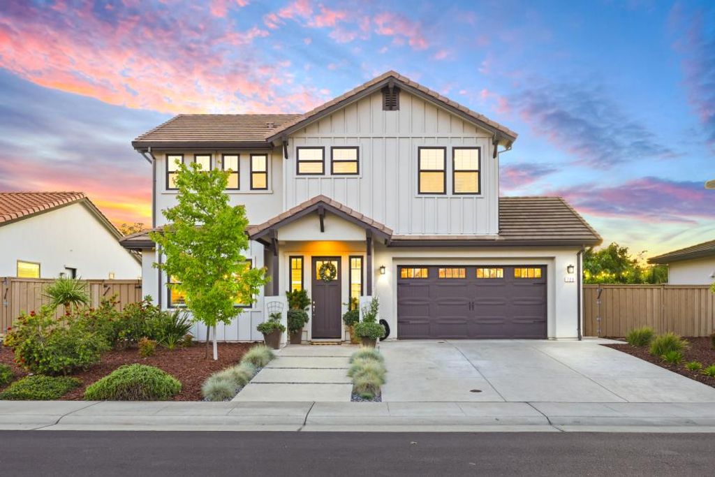 723 Oliver Ct, Folsom, CA 95630