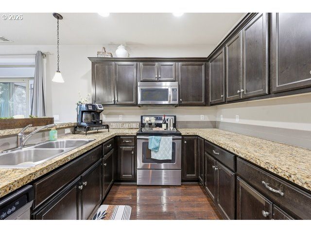 1560 Ne GARDINER Dr, Estacada, OR 97023