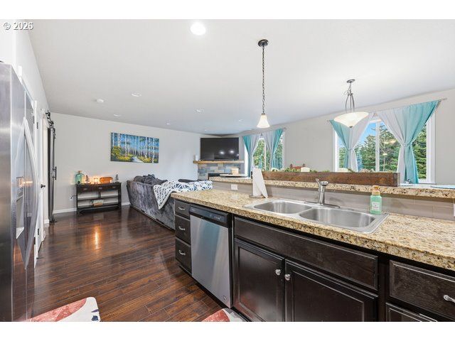 1560 Ne GARDINER Dr, Estacada, OR 97023