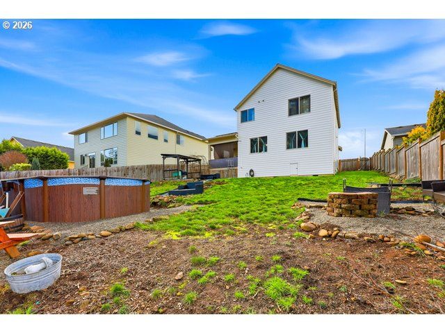 1560 Ne GARDINER Dr, Estacada, OR 97023