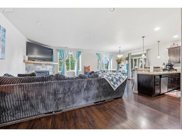 1560 Ne GARDINER Dr, Estacada, OR 97023