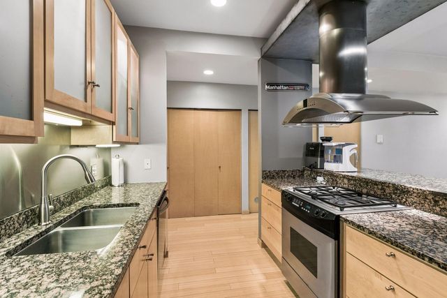 561 Laurel Avenue 1, Saint Paul, MN 55102