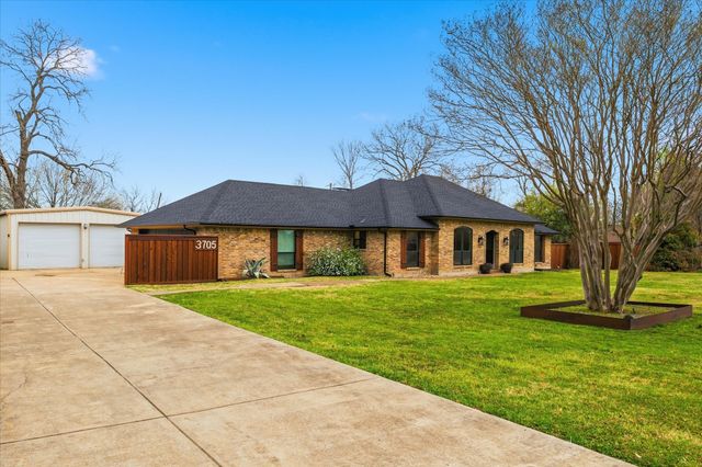 3705 Castle Drive, Rowlett, TX 75089