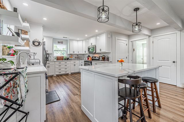 3135 Brazos River Drive, Granbury, TX 76048