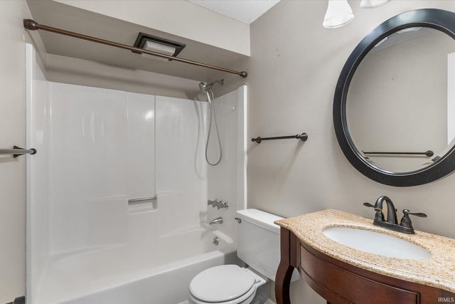 3914 Thornbury Place, Fort Wayne, IN 46804
