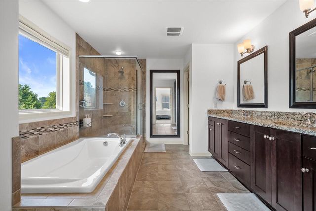 N47W7810 Parkland ROAD, Cedarburg, WI 53012