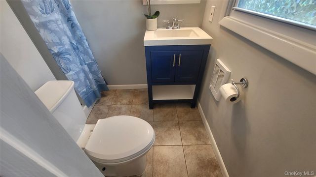 12 High Ridge Road, Poughkeepsie, NY 12603
