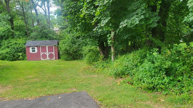 12 High Ridge Road, Poughkeepsie, NY 12603