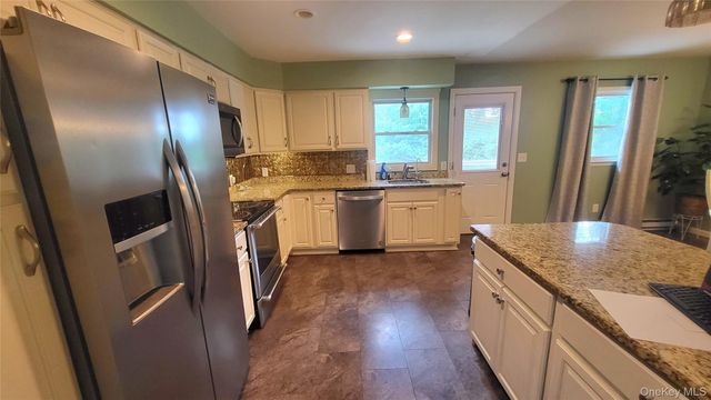 12 High Ridge Road, Poughkeepsie, NY 12603