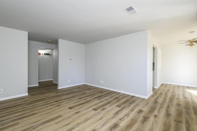 1891 Parknoll LANE, Port Washington, WI 53074