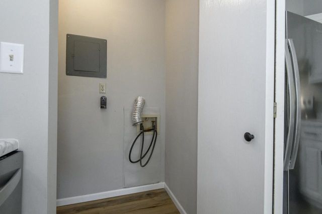 1891 Parknoll LANE, Port Washington, WI 53074