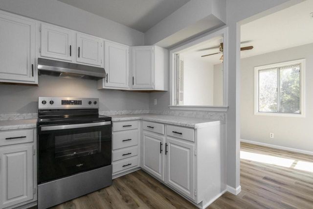 1891 Parknoll LANE, Port Washington, WI 53074