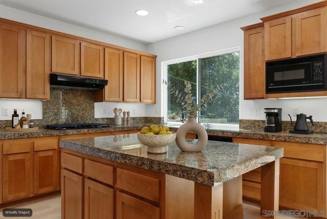 11586 Swan Lake Dr, San Diego, CA 92131