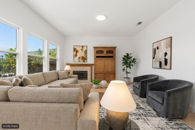 11586 Swan Lake Dr, San Diego, CA 92131