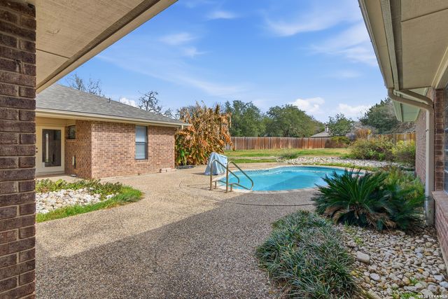 202 Wedgewood, Seguin, TX 78155