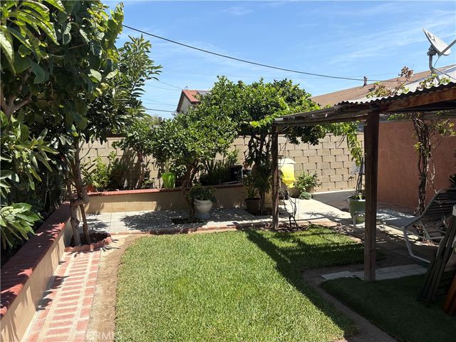 1622 S Pacific, Santa Ana, CA 92704