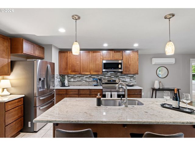 1624 WALNUT St, Eugene, OR 97403