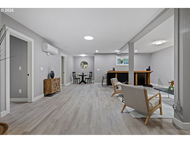 1624 WALNUT St, Eugene, OR 97403