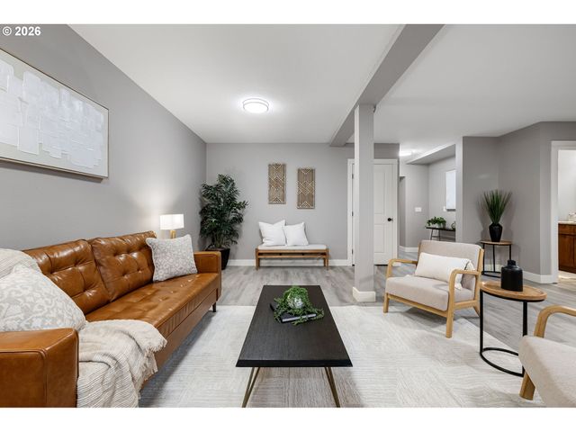 1624 WALNUT St, Eugene, OR 97403