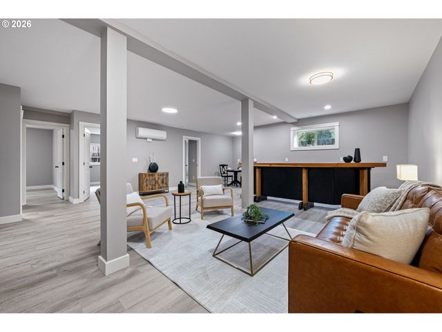 1624 WALNUT St, Eugene, OR 97403