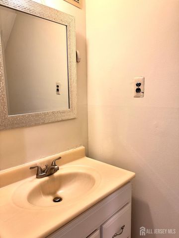 4 Pond View Drive, Plainsboro, NJ 08536