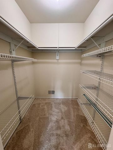 4 Pond View Drive, Plainsboro, NJ 08536