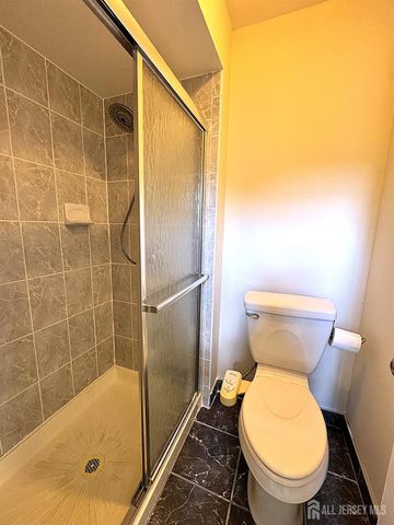 4 Pond View Drive, Plainsboro, NJ 08536