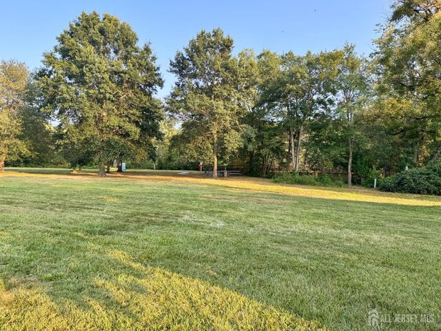 4 Pond View Drive, Plainsboro, NJ 08536