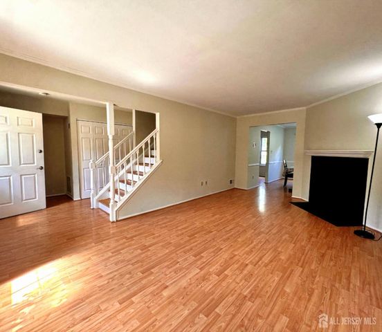 4 Pond View Drive, Plainsboro, NJ 08536