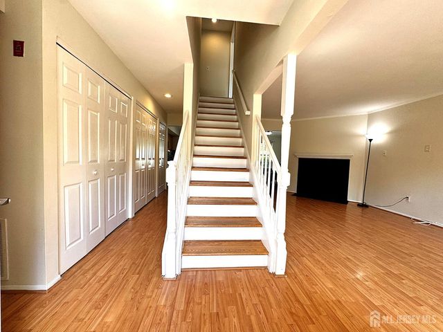 4 Pond View Drive, Plainsboro, NJ 08536