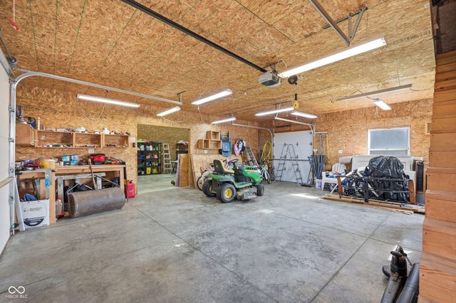 675 Gillcrest Drive, Albany, IN 47320