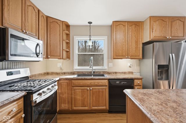 675 Gillcrest Drive, Albany, IN 47320