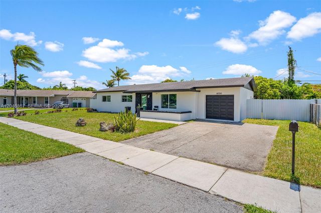 16700 SW 102nd Pl, Miami, FL 33157