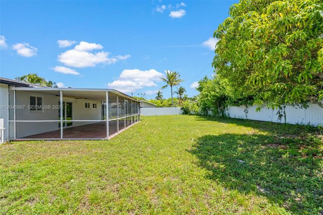 16700 SW 102nd Pl, Miami, FL 33157