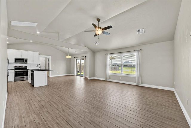 5907 NE Cornwallis Dr, Elgin, OK 73538