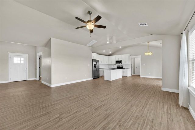 5907 NE Cornwallis Dr, Elgin, OK 73538
