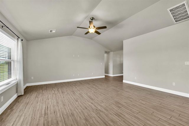 5907 NE Cornwallis Dr, Elgin, OK 73538