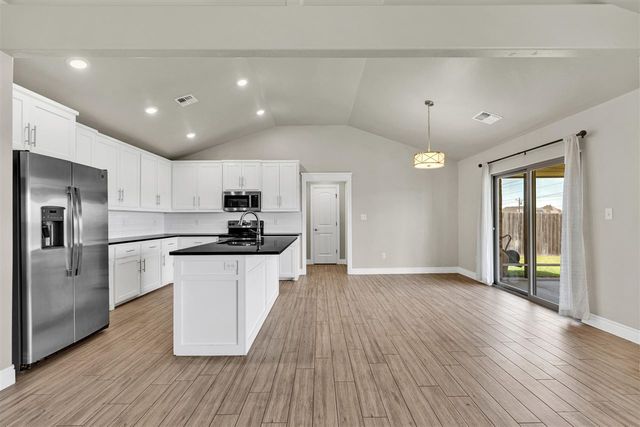 5907 NE Cornwallis Dr, Elgin, OK 73538