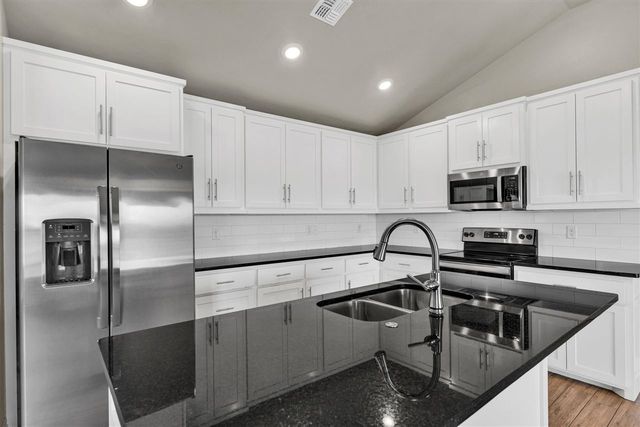 5907 NE Cornwallis Dr, Elgin, OK 73538